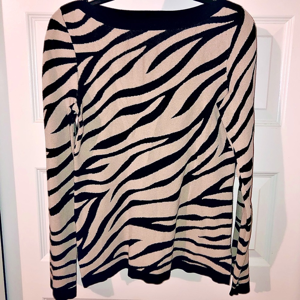 ✨Sleek Ann Taylor Animal Zebra Print long sleeved sweater